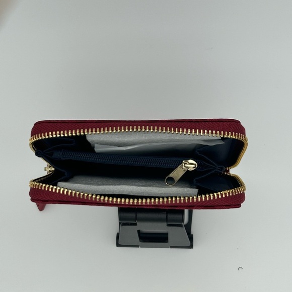 NWOT Tommy Hilfiger Red Zip Around Wallet - Picture 4 of 5